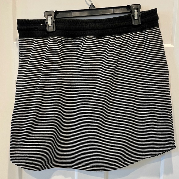 Maurices Stretch Knit Mini Skirt, L, EUC, Black/White Stripe - Picture 2 of 5